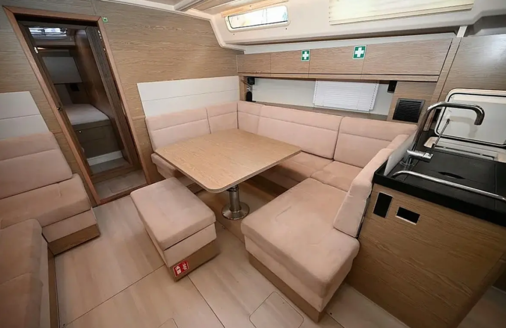 Sailing yacht Hanse 458 FoxTrot