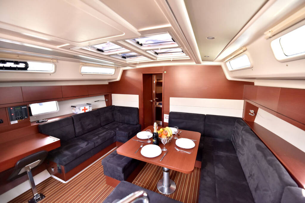 Sailing yacht Hanse 458 Gobun