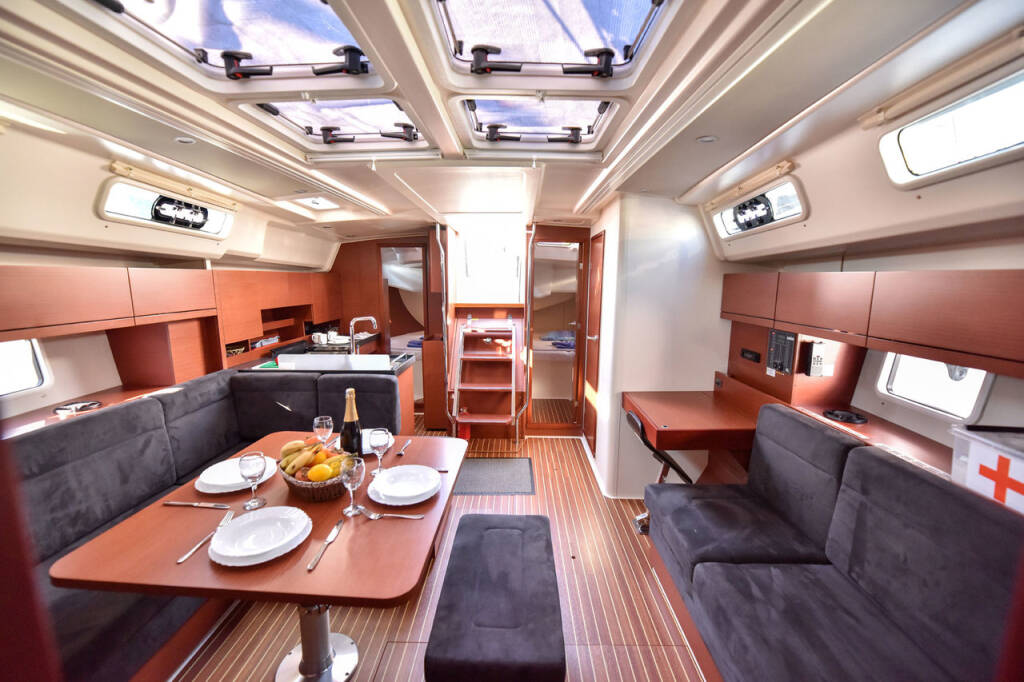 Sailing yacht Hanse 458 Gobun