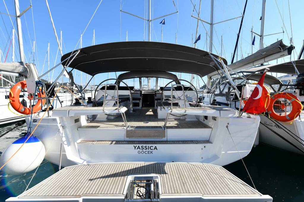Sailing yacht Hanse 460 Yassica