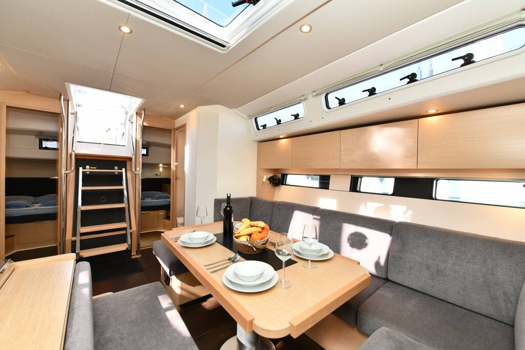 Sailing yacht Hanse 460 Yassica
