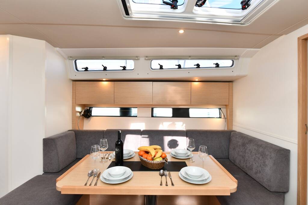 Sailing yacht Hanse 460 Yassica
