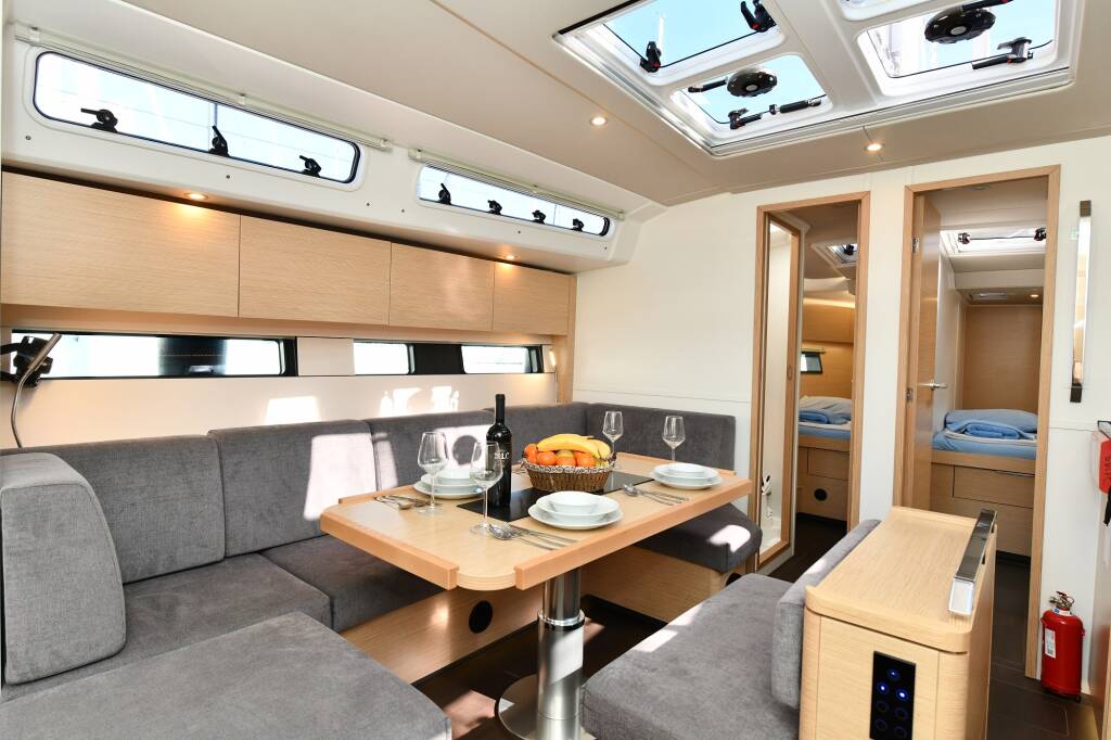 Sailing yacht Hanse 460 Yassica