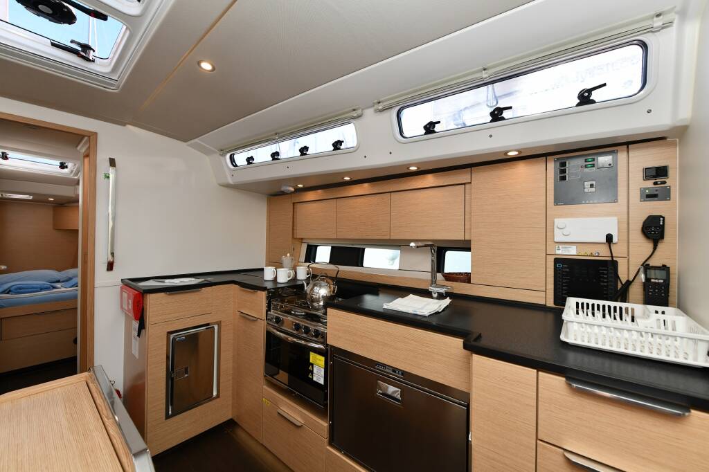 Sailing yacht Hanse 460 Yassica