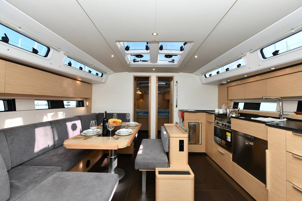 Sailing yacht Hanse 460 Yassica