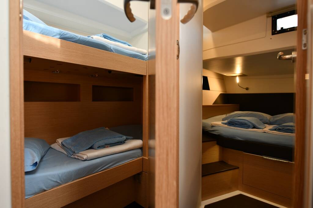 Sailing yacht Hanse 460 Yassica
