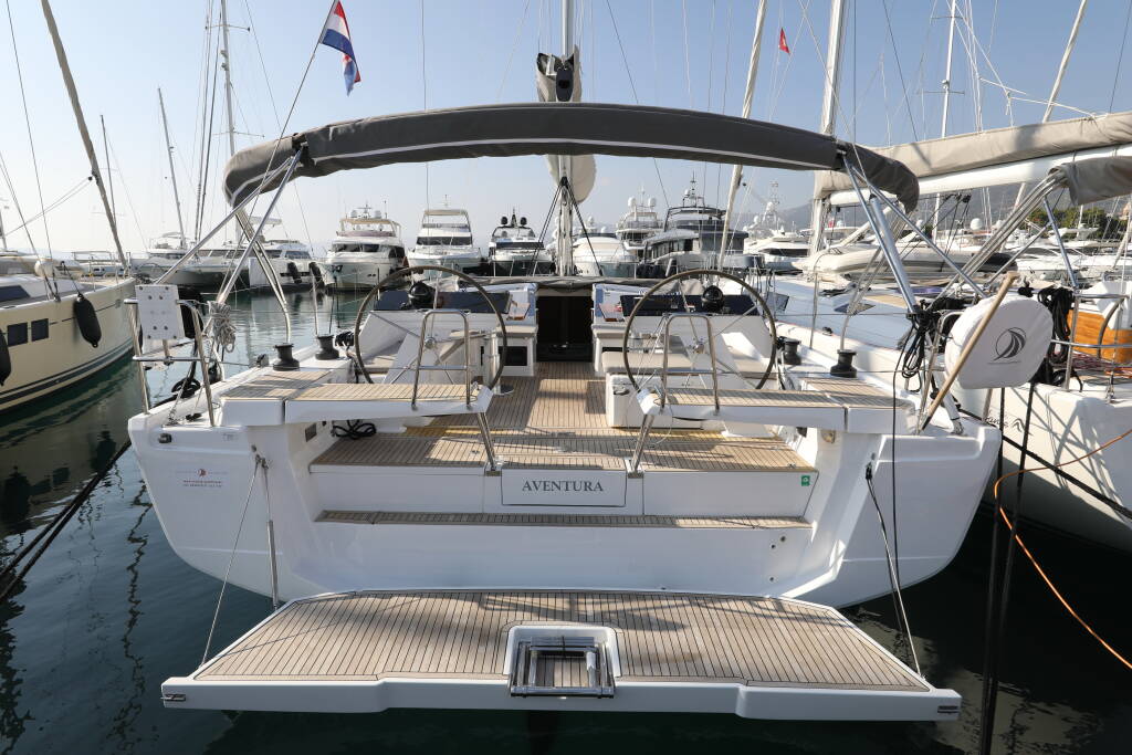 Sailing yacht Hanse 460 Aventura