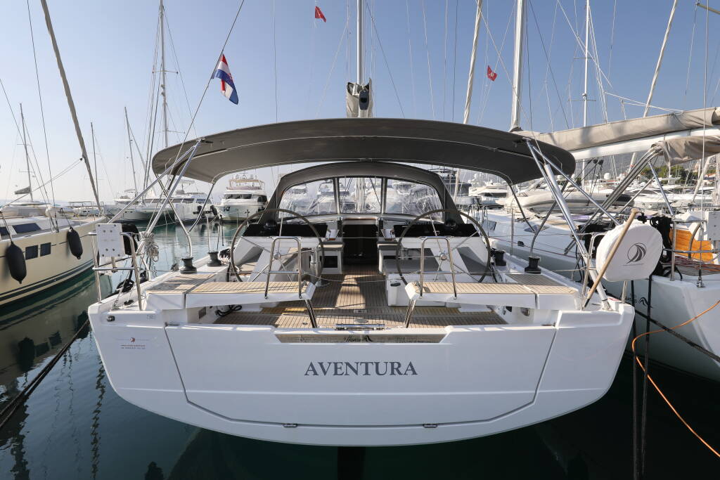 Sailing yacht Hanse 460 Aventura