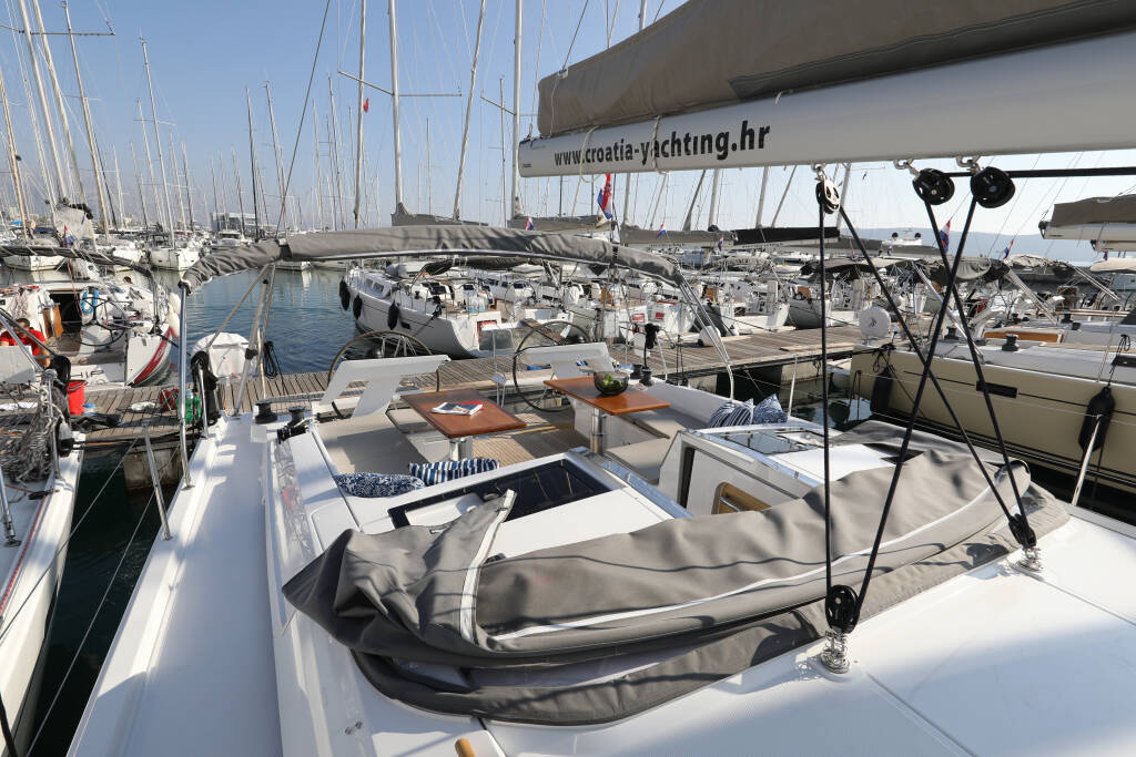 Sailing yacht Hanse 460 Aventura