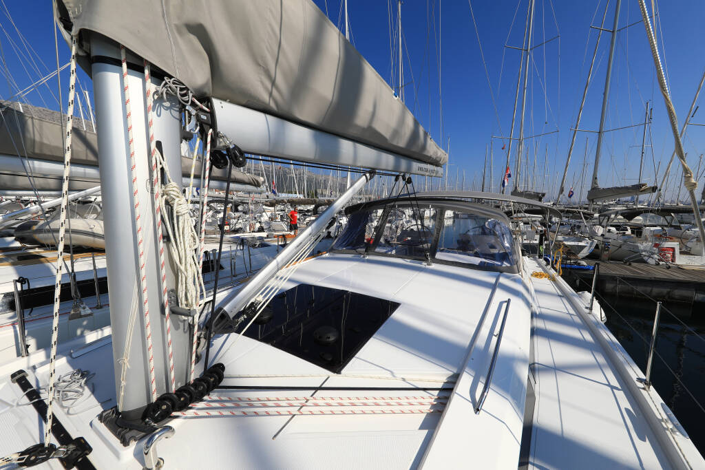 Sailing yacht Hanse 460 Aventura