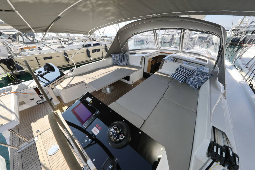 Sailing yacht Hanse 460 Aventura