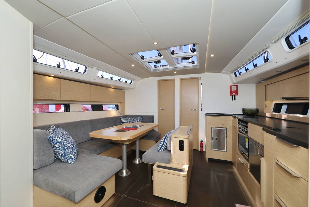 Sailing yacht Hanse 460 Aventura