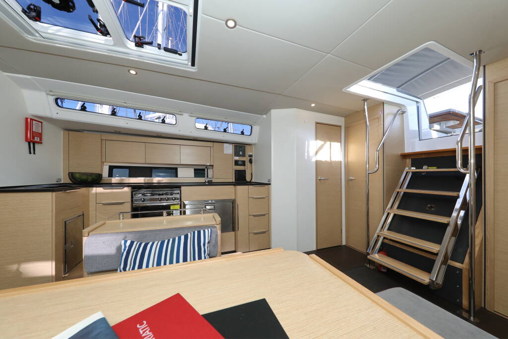 Sailing yacht Hanse 460 Aventura