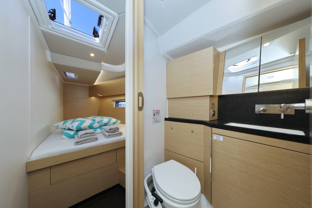 Sailing yacht Hanse 460 Aventura