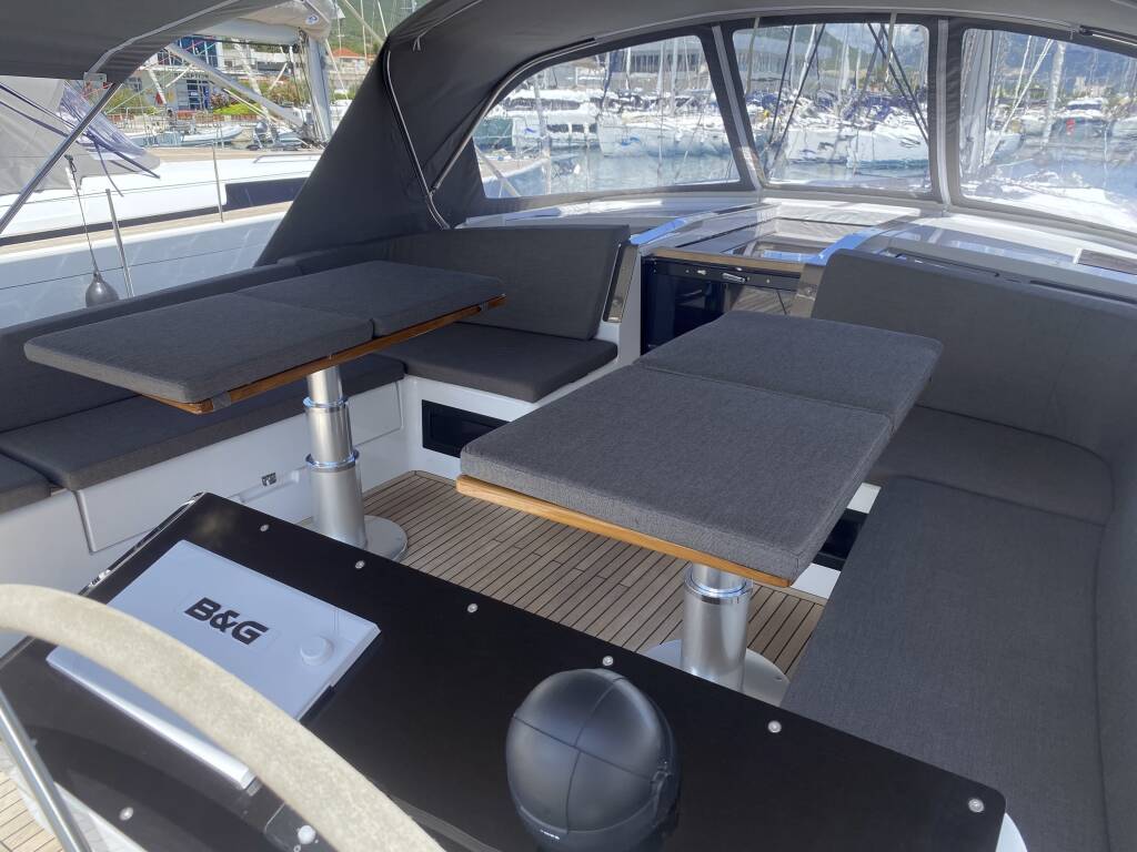 Sailing yacht Hanse 460 Shadow of the wind