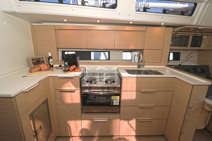 Sailing yacht Hanse 460 FeMi Star