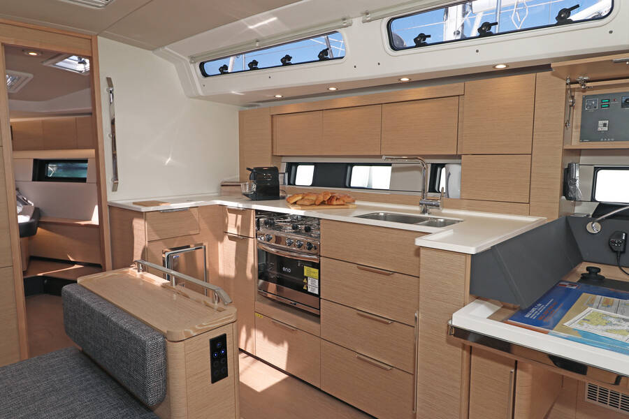 Sailing yacht Hanse 460 FeMi Star