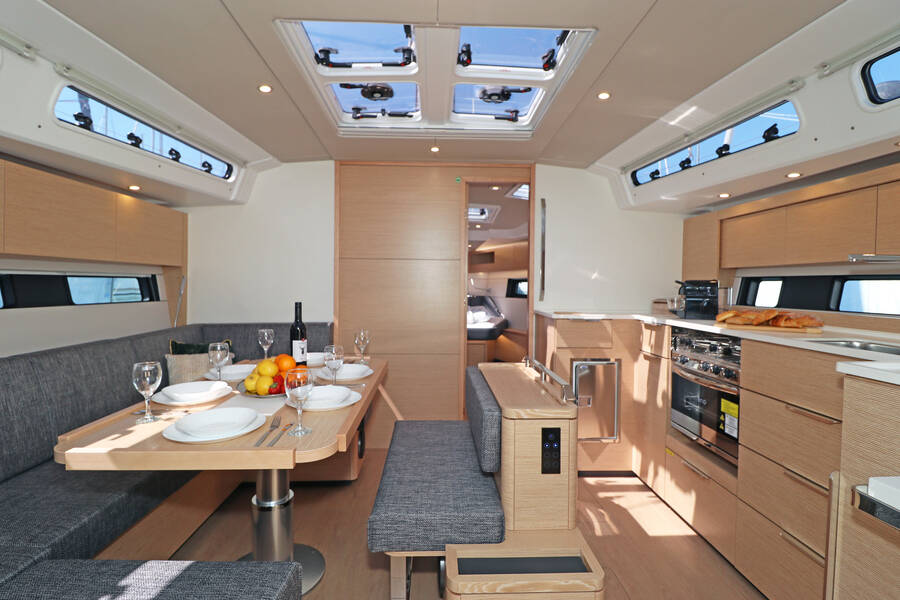 Sailing yacht Hanse 460 FeMi Star