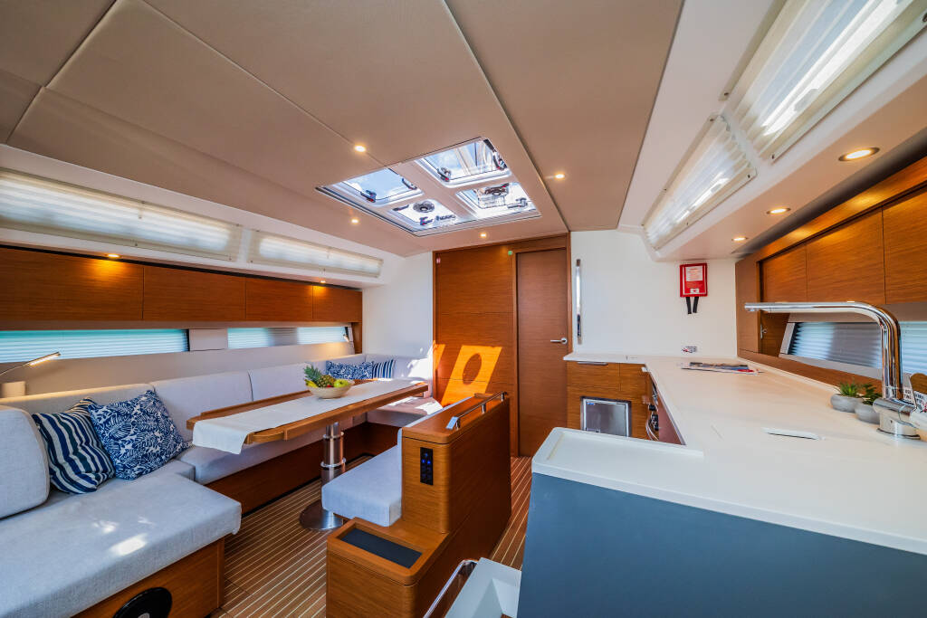 Sailing yacht Hanse 460 Whistler