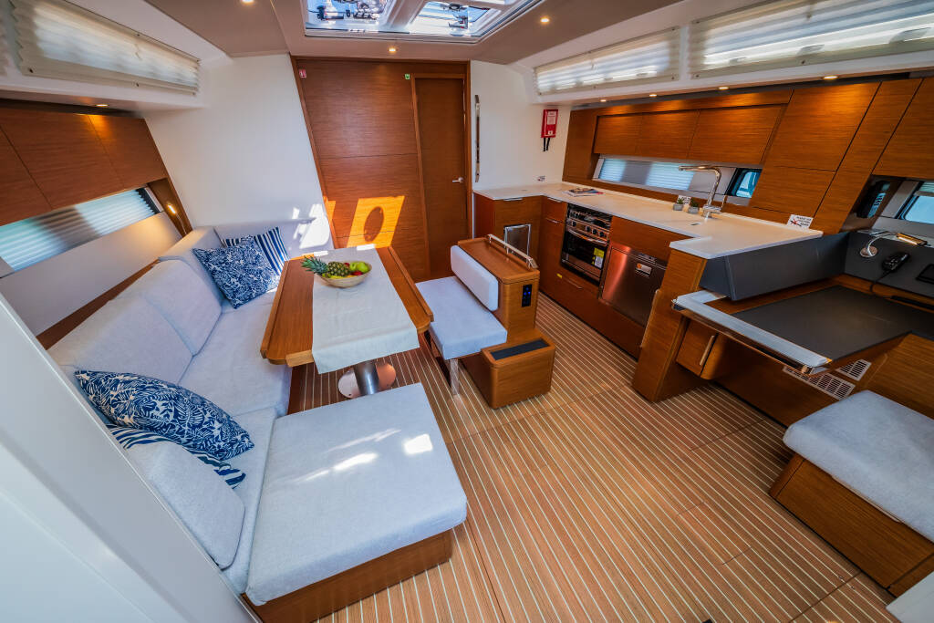 Sailing yacht Hanse 460 Whistler