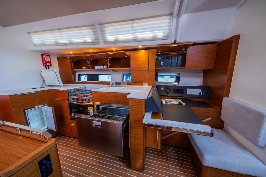 Sailing yacht Hanse 460 Whistler