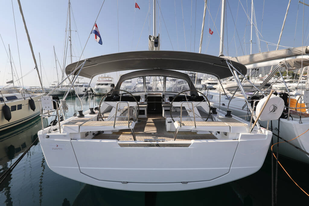 Sailing yacht Hanse 460 Aroha