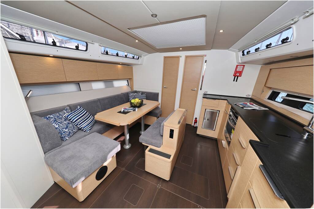 Sailing yacht Hanse 460 Aroha