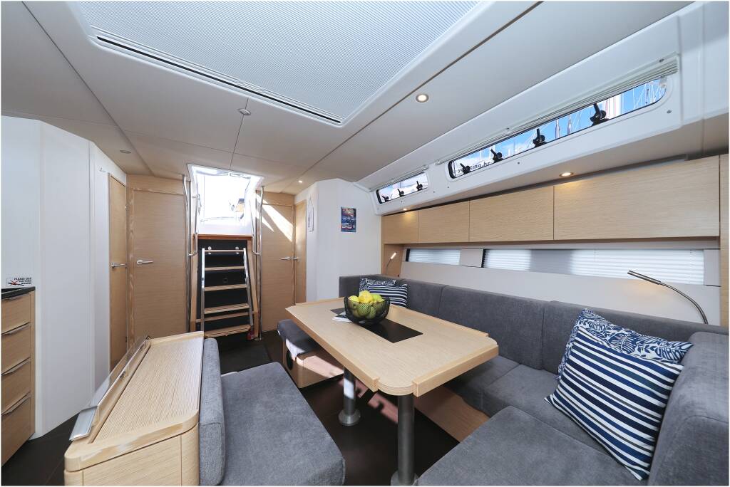 Sailing yacht Hanse 460 Aroha