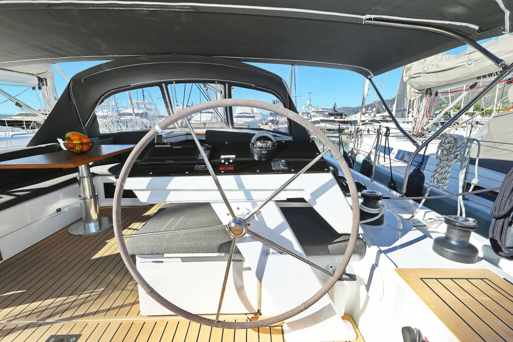 Sailing yacht Hanse 460 Blondie - OW