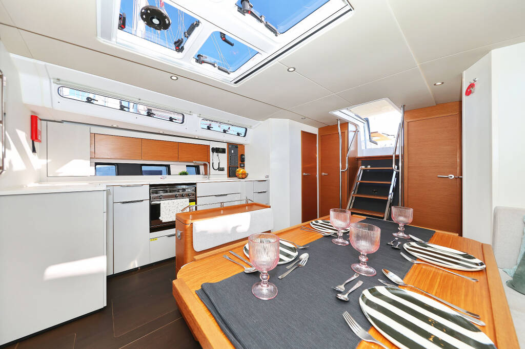 Sailing yacht Hanse 460 Blondie - OW