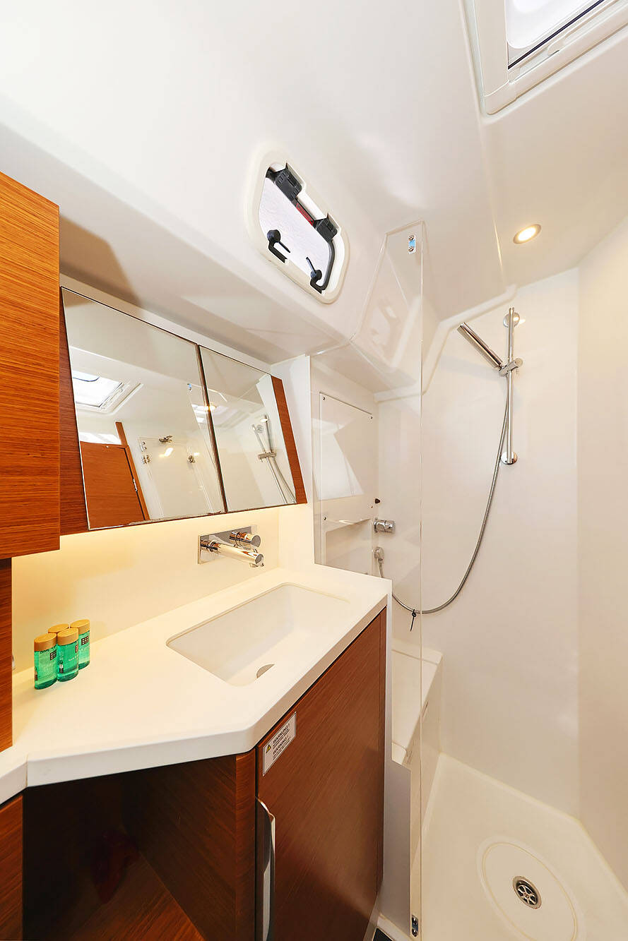 Sailing yacht Hanse 460 Blondie - OW