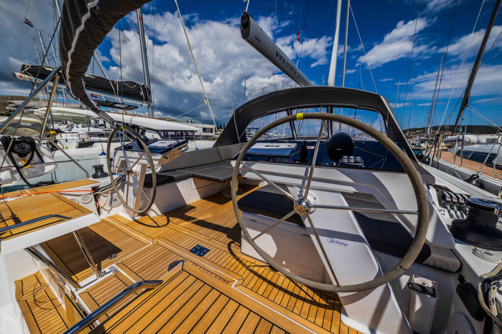 Sailing yacht Hanse 460 #333 - OW