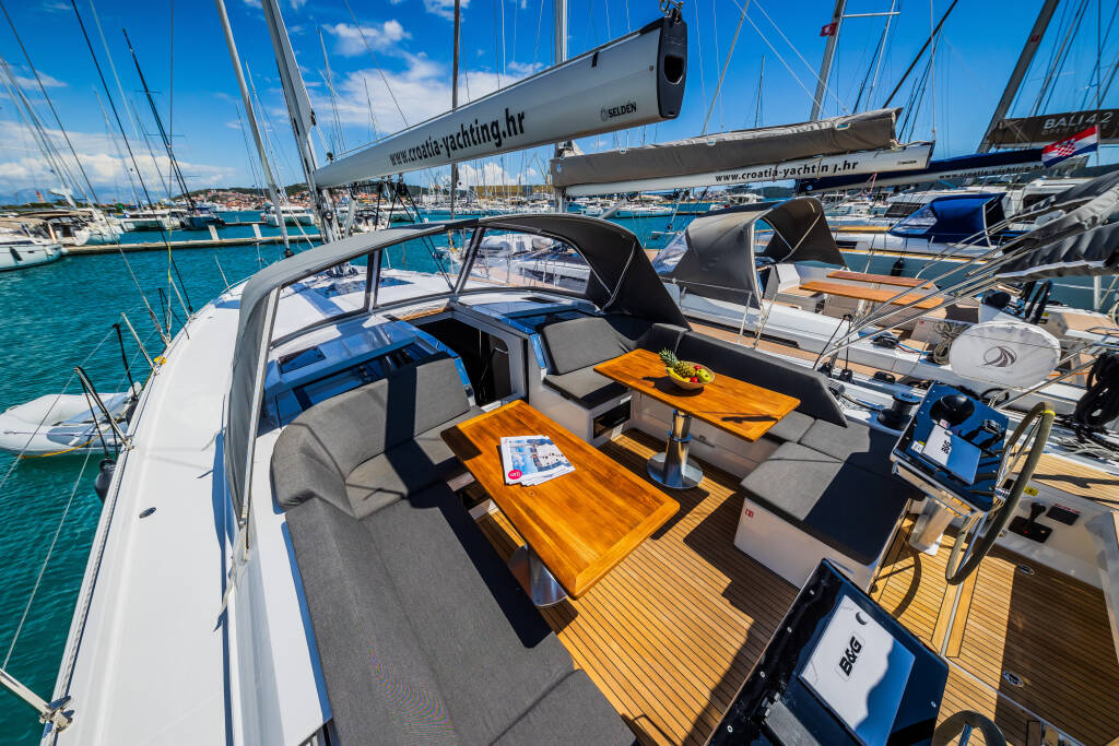 Sailing yacht Hanse 460 #333 - OW