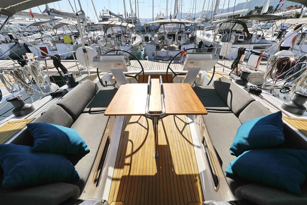 Sailing yacht Hanse 505 