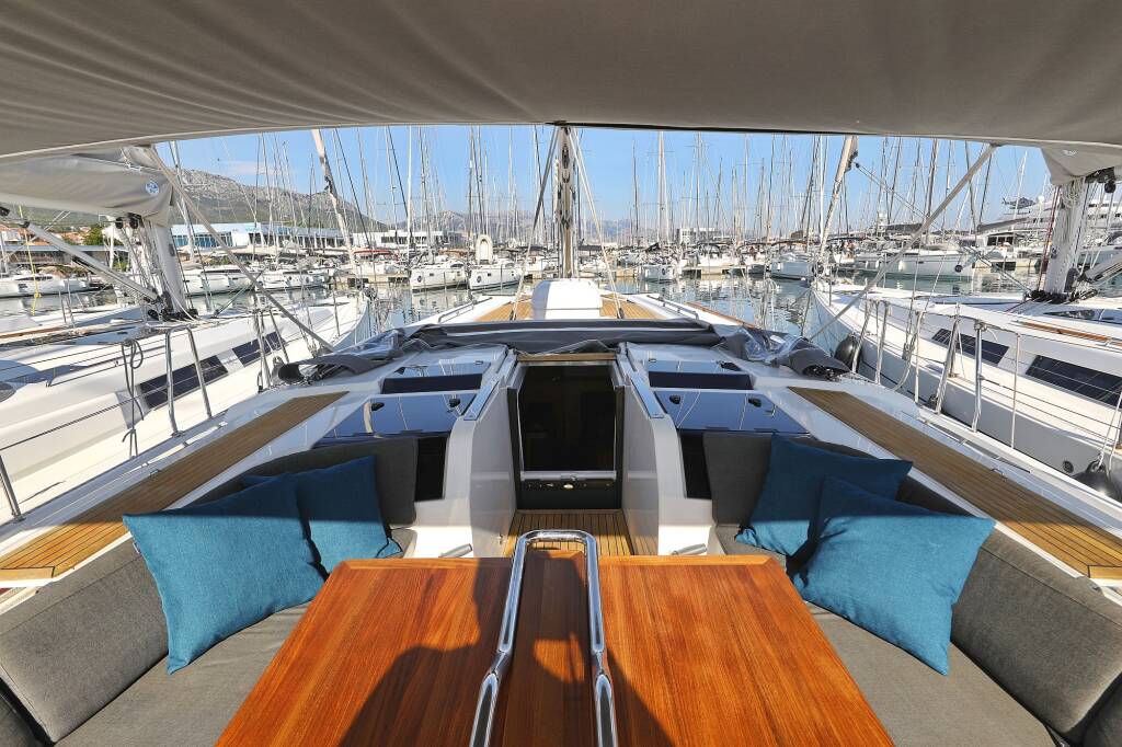 Sailing yacht Hanse 505 