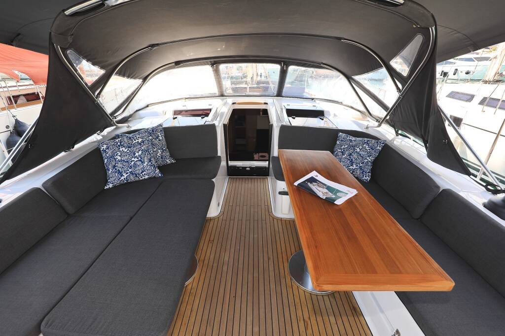 Sailing yacht Hanse 508 Attraction