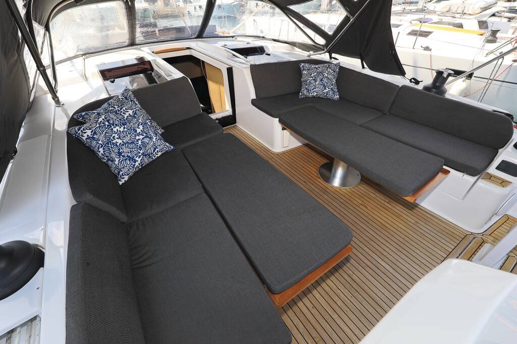 Sailing yacht Hanse 508 Attraction