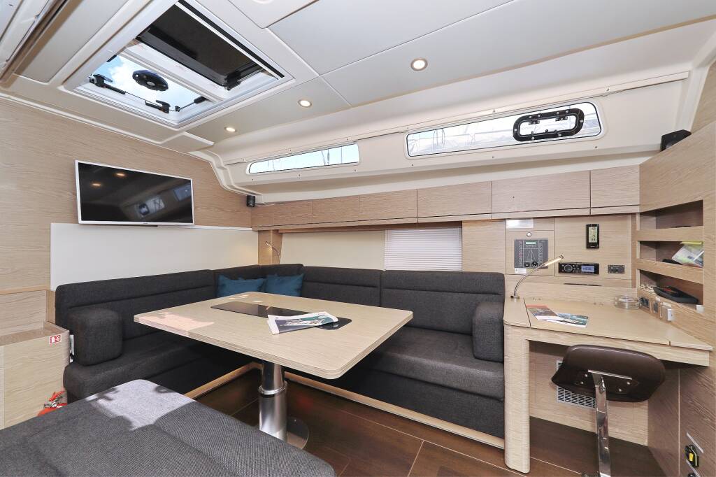 Sailing yacht Hanse 508 Attraction