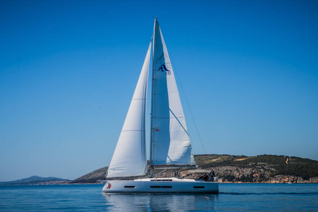 Sailing yacht Hanse 510 Vivid