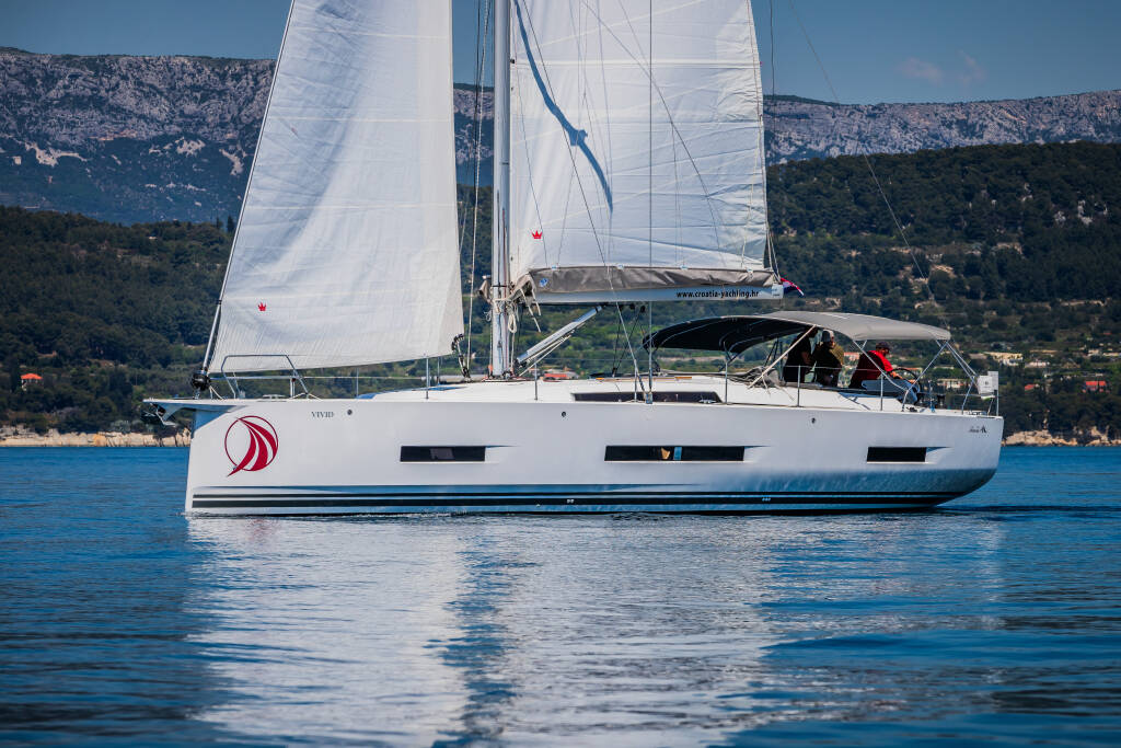 Sailing yacht Hanse 510 Vivid