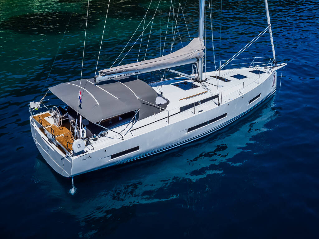 Sailing yacht Hanse 510 Vivid