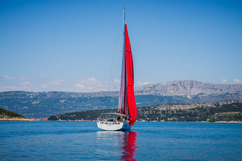 Sailing yacht Hanse 510 Vivid