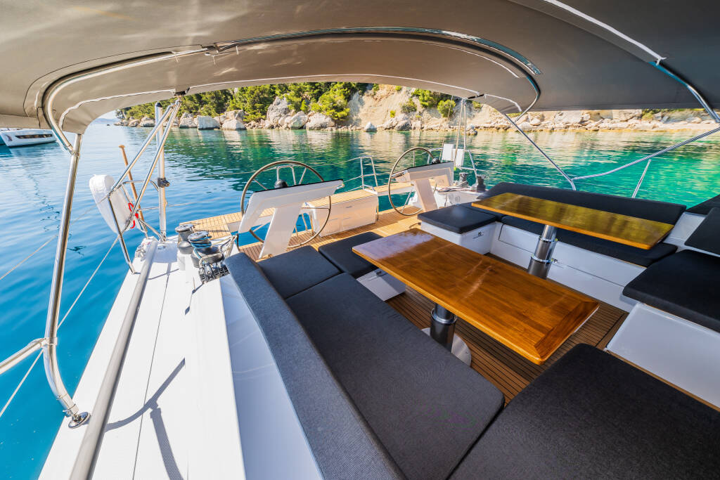 Sailing yacht Hanse 510 Vivid