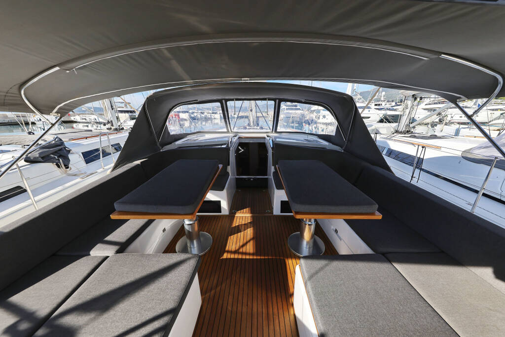 Sailing yacht Hanse 510 Vivid