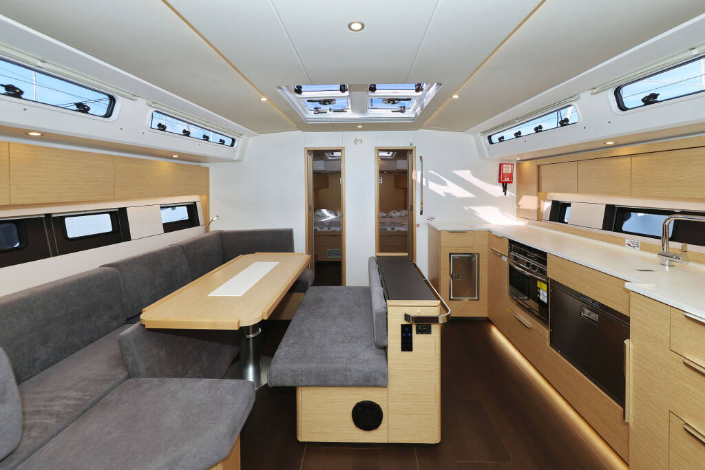 Sailing yacht Hanse 510 Vivid