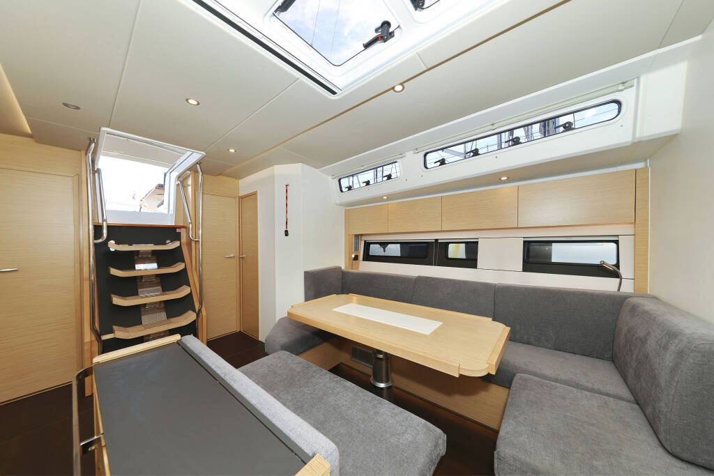 Sailing yacht Hanse 510 Vivid