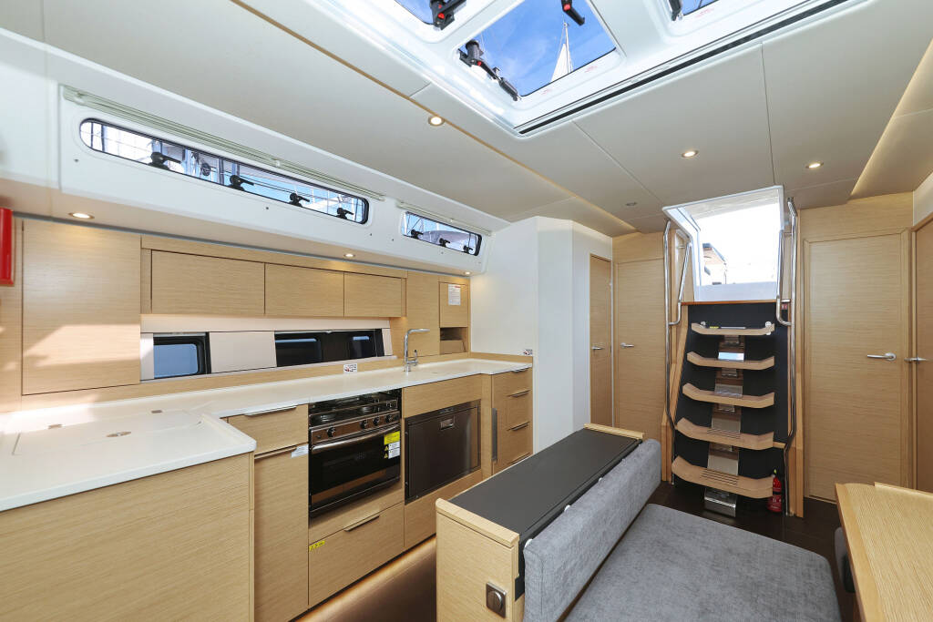 Sailing yacht Hanse 510 Vivid