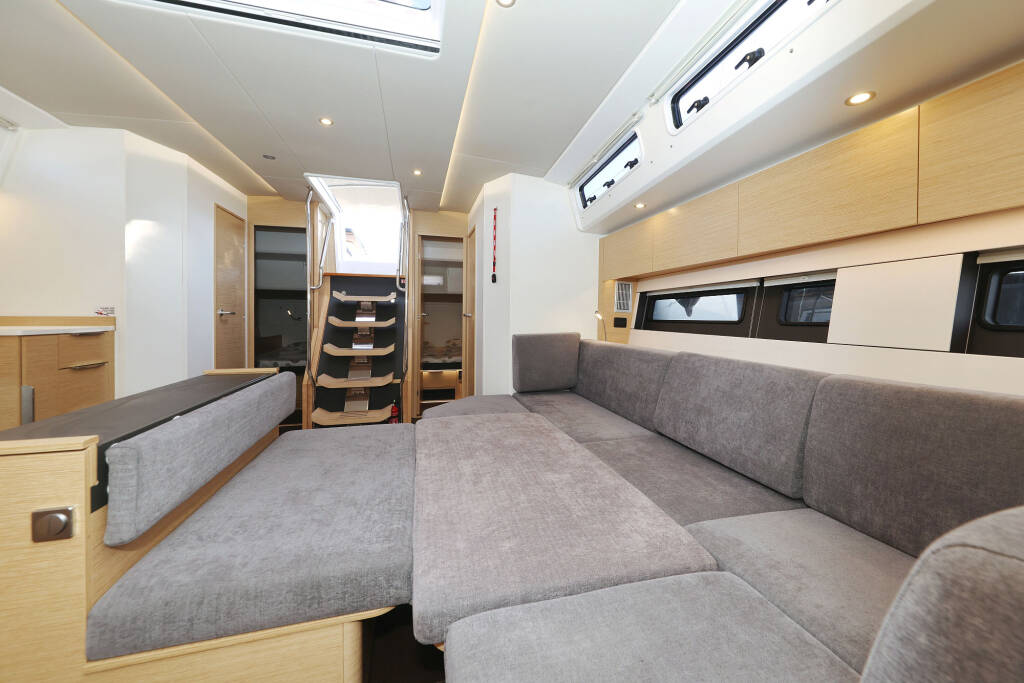 Sailing yacht Hanse 510 Vivid