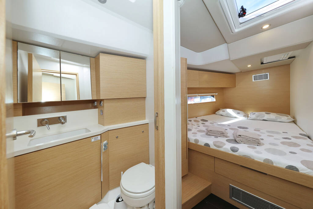Sailing yacht Hanse 510 Vivid
