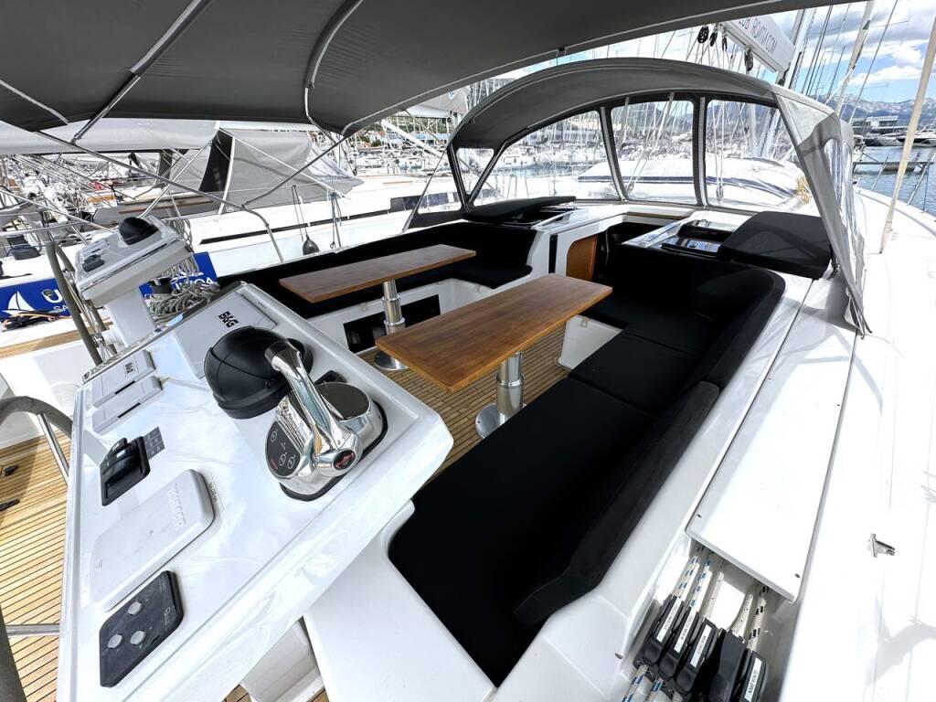 Sailing yacht Hanse 548 Adele